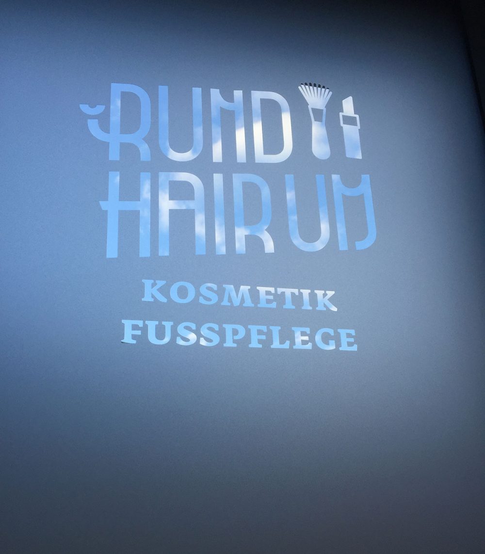 02-rhu-schriftzug-fenster